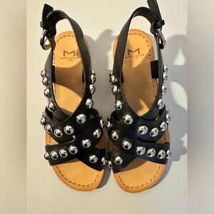 So stinkin cute!! Sz 6.5 Marc Fisher silver stud black leather sandals 🖤